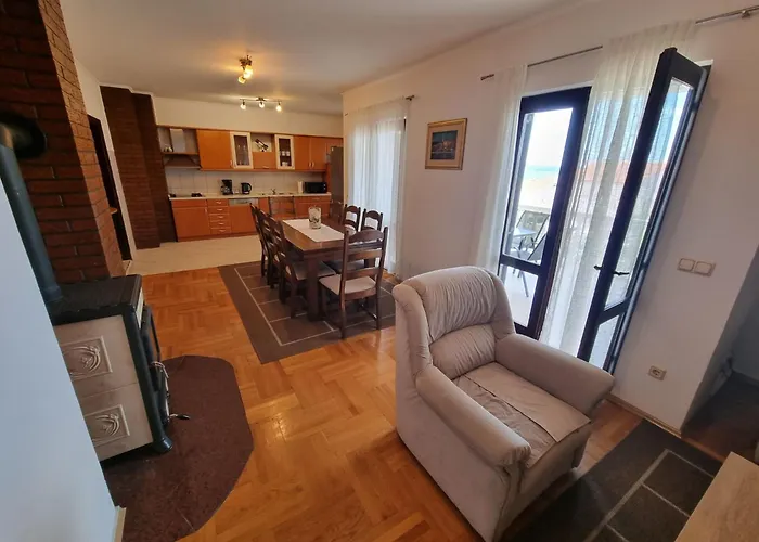 Mit Terrasse Und Meerblick By Interhome דירה קריקווניצה